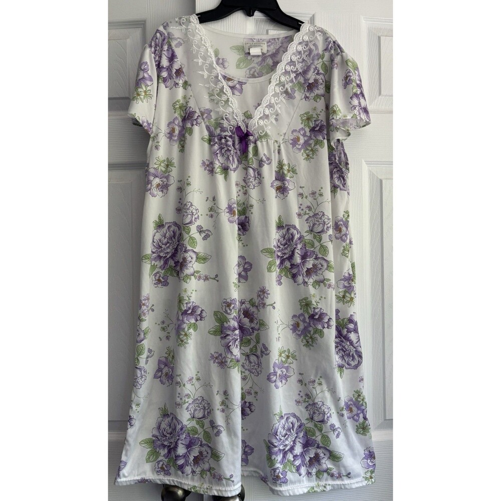 Women's Lace Trimmed Nightgown Size 1X Purple & White Floral Lati Fashion Granny